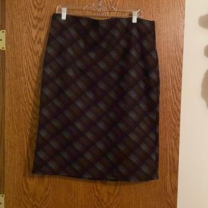 Roz & Ali size XL burgundy, black and grey plaid skirt